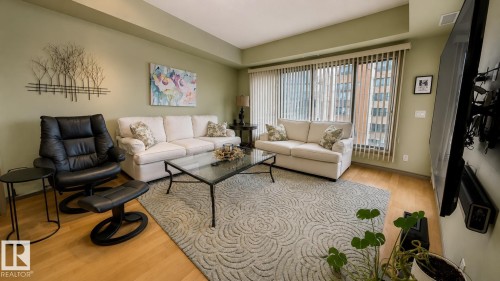 610 10303 111 Street, Edmonton, AB - Indoor Photo Showing Living Room