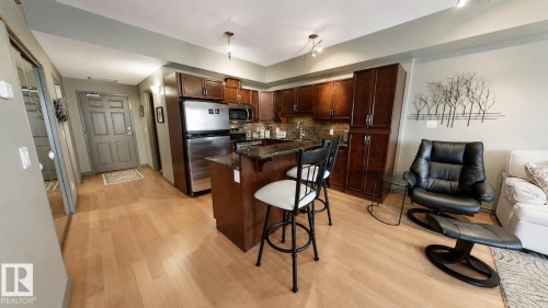 610 10303 111 Street, Edmonton, AB - Indoor Photo Showing Kitchen