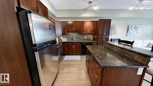 610 10303 111 Street, Edmonton, AB - Indoor Photo Showing Kitchen