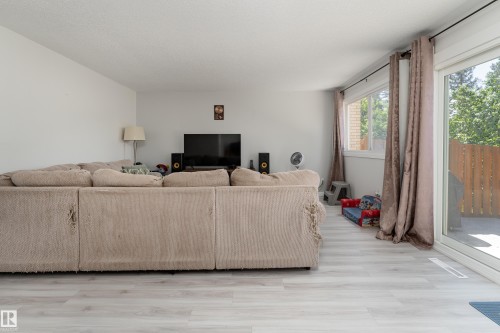 9 Royal Road, Edmonton, AB 
