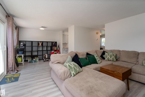 9 Royal Road, Edmonton, AB 
