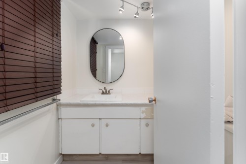 9 Royal Road, Edmonton, AB 