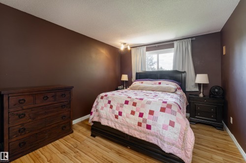 9 Royal Road, Edmonton, AB 