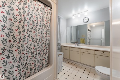 9 Royal Road, Edmonton, AB 