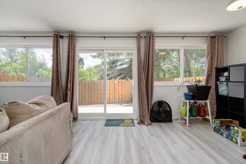 9 Royal Road, Edmonton, AB 