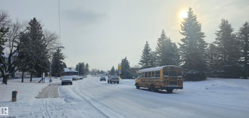 Image quality insufficient for description - 6004 19A Avenue Nw, Edmonton, AB 