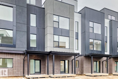 Contemporary townhouse exterior featuring a multi-level design - #67 5 Rondeau Dr, St. Albert, AB - Outdoor With Exterior