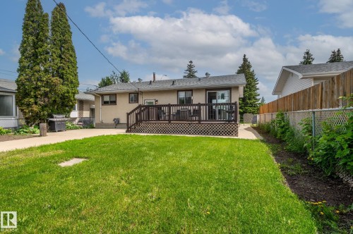 Expansive green lawn with a concrete pathway and a rear deck - 13816 62 Street, Edmonton, AB 