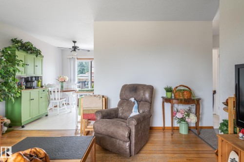 Living room - 13816 62 Street, Edmonton, AB 