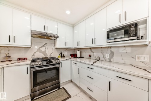 Kitchen - 3843 47 Street, Edmonton, AB 