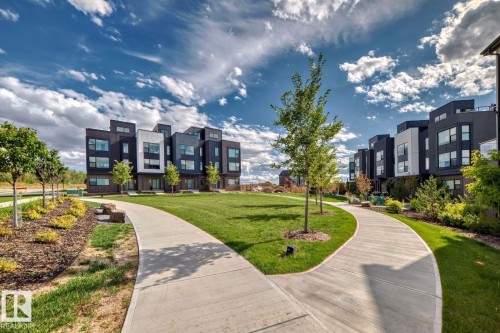 Contemporary architectural townhomes featuring dark and light facade elements - #66 5 Rondeau Dr, St. Albert, AB - Outdoor
