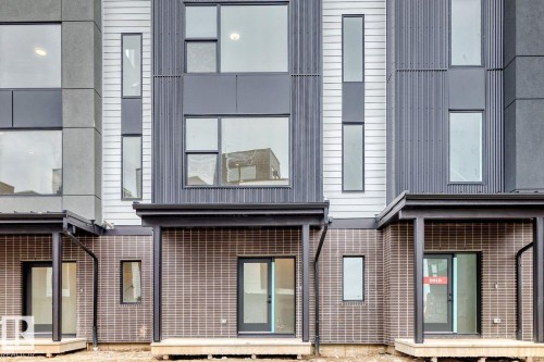 Modern townhome exteriors featuring varied siding materials and multi-pane windows - #66 5 Rondeau Dr, St. Albert, AB - Outdoor