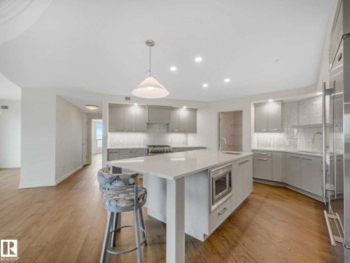 Image quality insufficient for description - 902 10108 125 Street, Edmonton, AB 