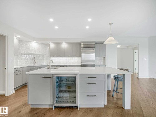 Image quality insufficient for description - 902 10108 125 Street, Edmonton, AB 