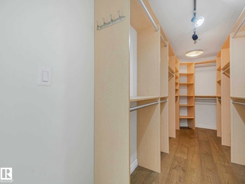 Walk in closet - 902 10108 125 Street, Edmonton, AB 