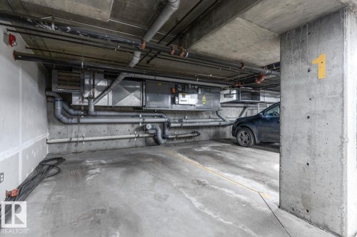 101 8488 111 Street, Edmonton, AB - Indoor Photo Showing Garage