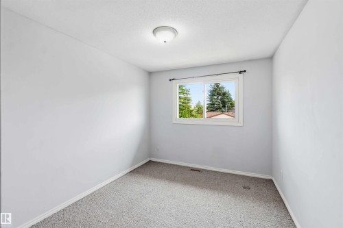Neutral-toned wall paint and grey carpet flooring - 17325 85 Avenue Nw, Edmonton, AB 