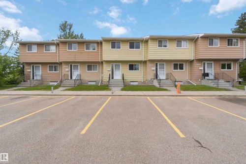Townhouse exterior featuring two stories, multiple windows, and individual entrances - 17325 85 Avenue Nw, Edmonton, AB 