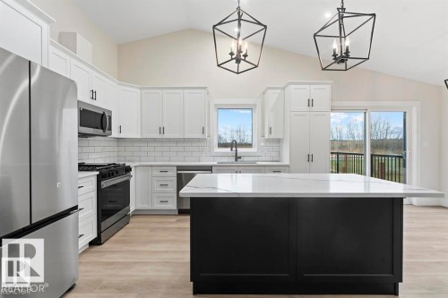 303 Fundy Way, Cold Lake, AB - Indoor Photo Showing Kitchen With Upgraded Kitchen