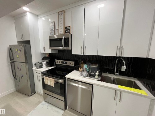 8090 Kiriak Link, Edmonton, AB 