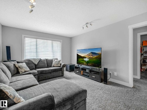13755 166 Avenue, Edmonton, AB - Indoor Photo Showing Living Room
