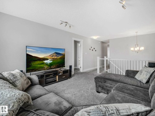 13755 166 Avenue, Edmonton, AB - Indoor Photo Showing Living Room