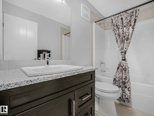13755 166 Avenue, Edmonton, AB - Indoor Photo Showing Bathroom