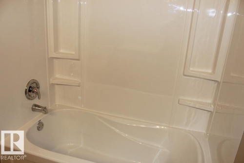 5211 53 Avenue, Tofield, AB - Indoor Photo Showing Bathroom