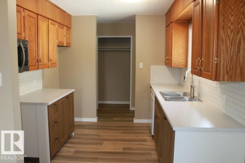5211 53 Avenue, Tofield, AB - Indoor Photo Showing Kitchen With Double Sink