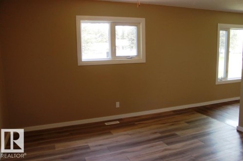 5211 53 Avenue, Tofield, AB - Indoor Photo Showing Other Room