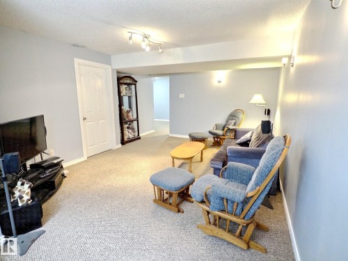 Carpeted room with light grey walls and white trim - 126 Calvert Wynd, Fort Saskatchewan, AB 