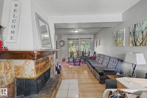 Living room - 45 2020 105 Street, Edmonton, AB 