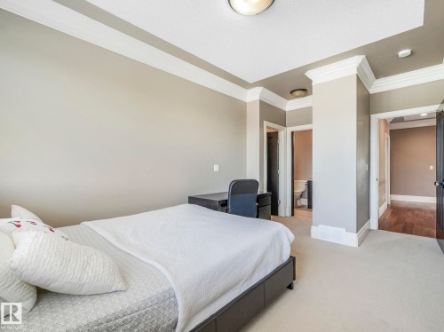 Tray ceiling with crown molding and recessed lighting - 2807 Wheaton Drive, Edmonton, AB 