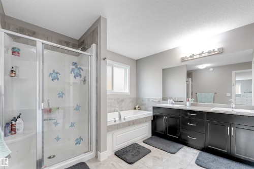 5930 19A Avenue, Edmonton, AB - Indoor Photo Showing Bathroom