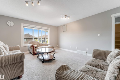 5930 19A Avenue, Edmonton, AB - Indoor Photo Showing Living Room