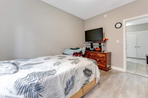 5930 19A Avenue, Edmonton, AB - Indoor Photo Showing Bedroom