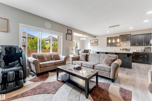 5930 19A Avenue, Edmonton, AB - Indoor Photo Showing Living Room