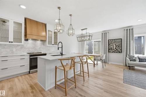 3243 Dixon Way, Edmonton, AB 