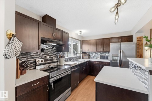9074 Shaw Way, Edmonton, AB 