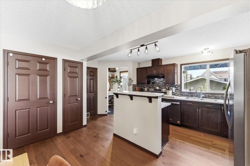 9074 Shaw Way, Edmonton, AB 