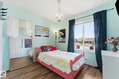 9074 Shaw Way, Edmonton, AB 