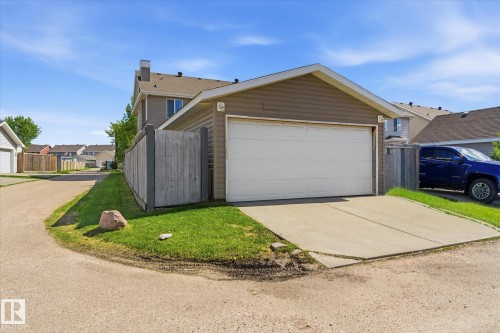 9074 Shaw Way, Edmonton, AB 