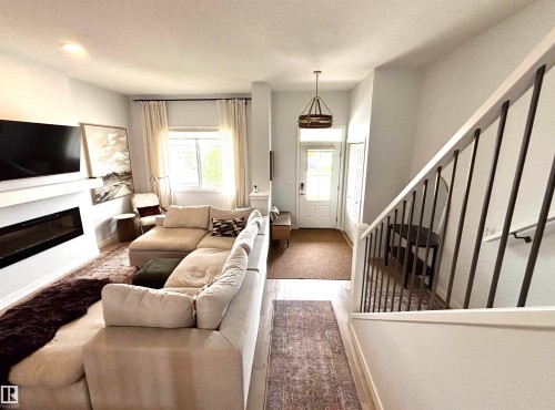 Living room - 5281 Edgemont Boulevard, Edmonton, AB 