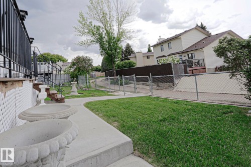 7716 154 Avenue, Edmonton, AB 