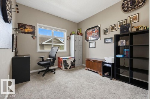 Neutral-toned walls complement the light-colored carpet flooring - 71 3040 Spence Wynd, Edmonton, AB 