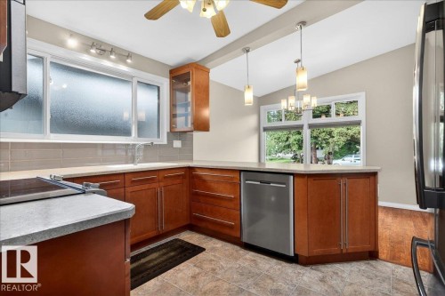 15302 76 Av, Edmonton, AB 
