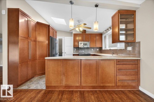 15302 76 Av, Edmonton, AB 