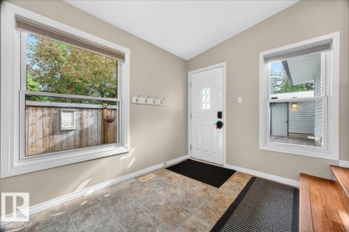 15302 76 Av, Edmonton, AB 