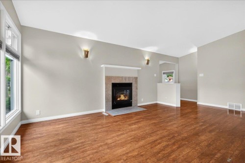15302 76 Av, Edmonton, AB 
