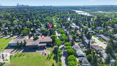 15302 76 Av, Edmonton, AB 